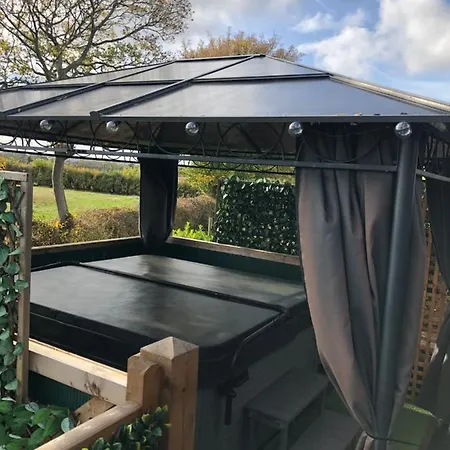 Peaceful Holiday Lodge With Hot Tub Upton  Exterior foto